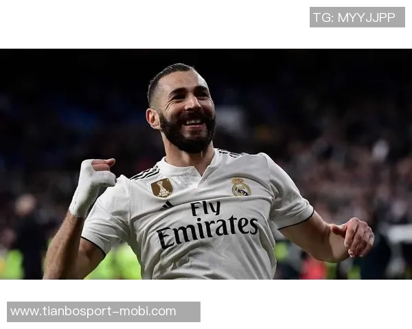 本泽马回应传闻称要求吉达联合签索拉里纯属记者幻想 本泽马回应传闻称要求吉达联合签索拉里纯属记者幻想