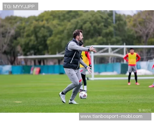 海港队将于明年1月中旬集中训练并对球员合同进行全面评估 海港队将于明年1月中旬集中训练并对球员合同进行全面评估