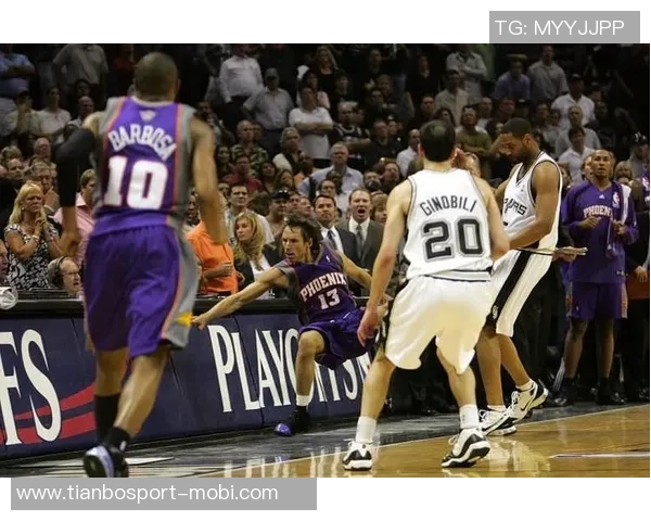 霍里谈科比传球哲学强调赢得信任是关键因素 霍里谈科比传球哲学强调赢得信任是关键因素