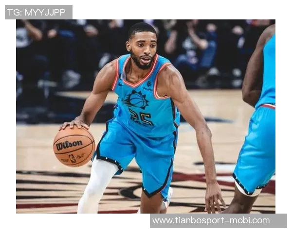 东契奇假装冲向教练席引发范德彪反应艾顿与后者忍俊不禁笑出声